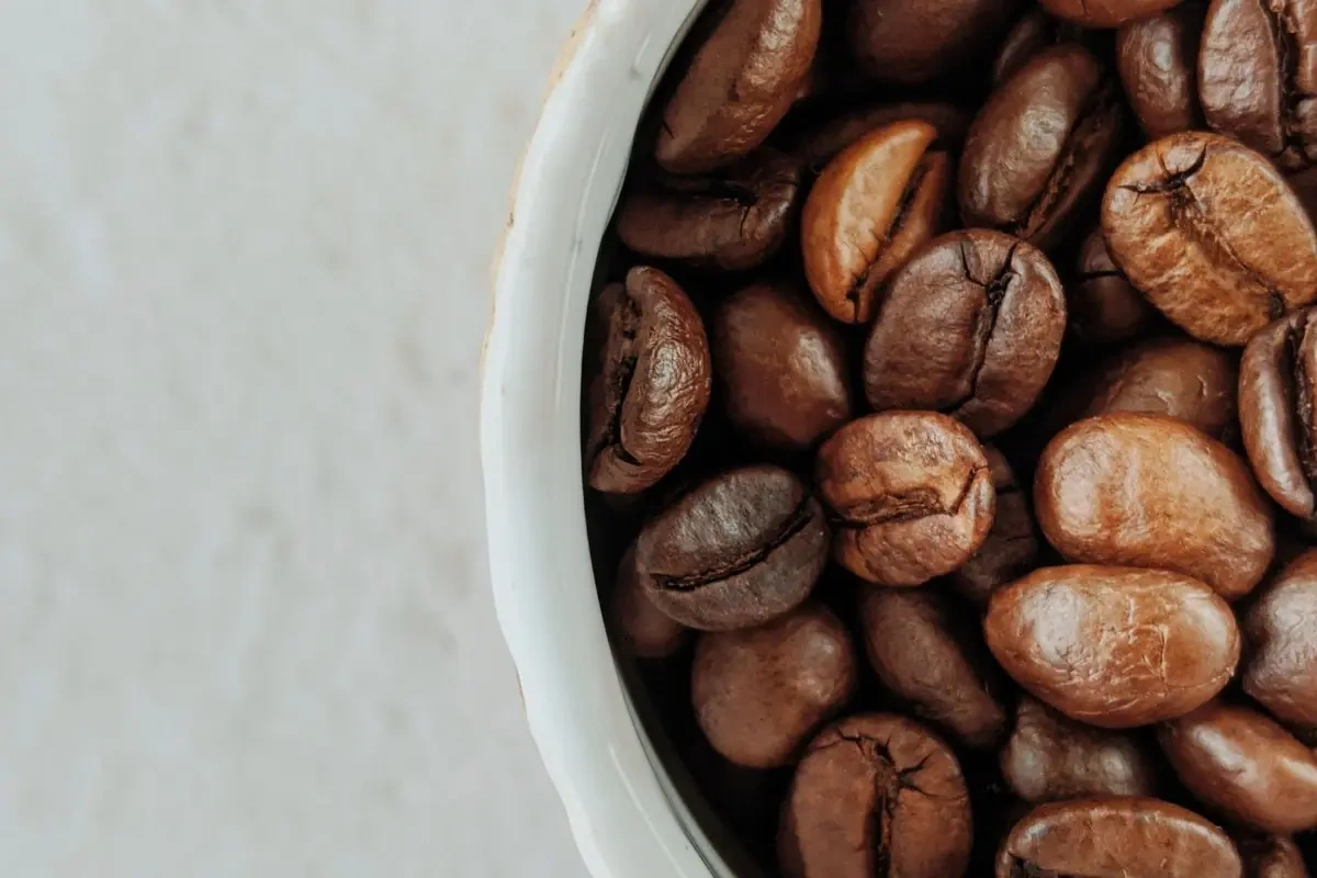 Kaffekapsler, filterkaffe eller hele bønner - fordele og ulemper ved hver kaffetype