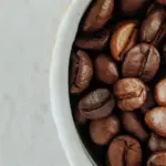 Kaffekapsler, filterkaffe eller hele bønner - fordele og ulemper ved hver kaffetype